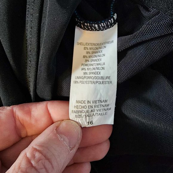 EUC flatering and Stretchy One Piece Swimsuit - Picture 3 of 9